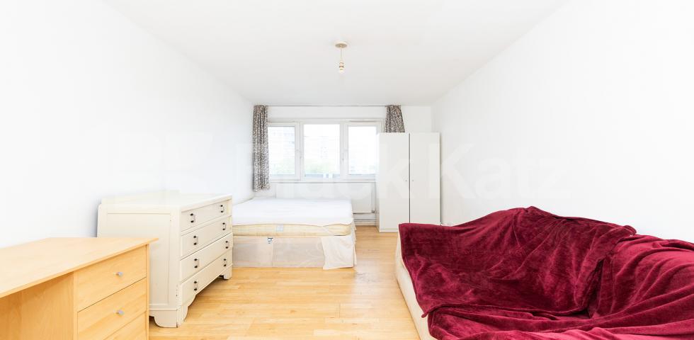 			3 Bedroom, 1 bath, 1 reception Apartment			 Skinner Street , CLARKENWELL EC1
